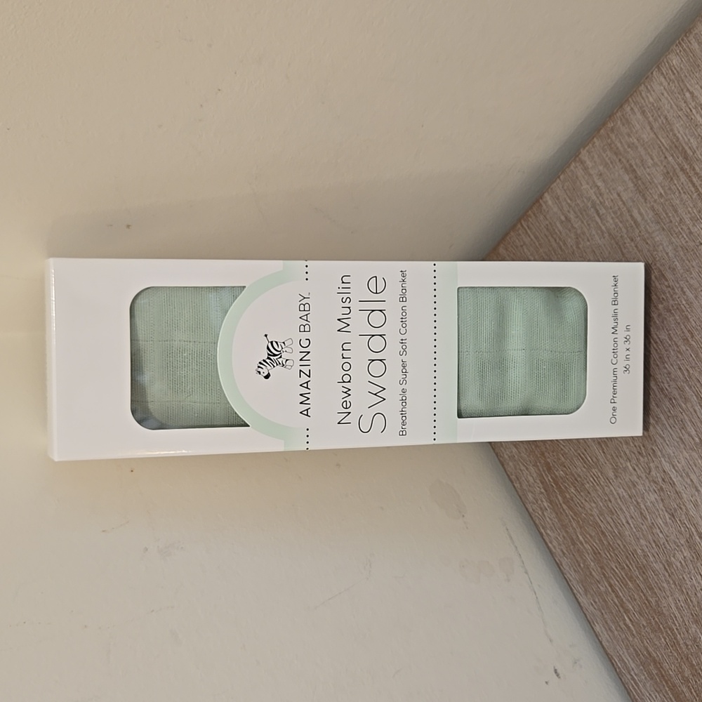 NEW Amazing Baby Newborn Muslin Swaddle Green